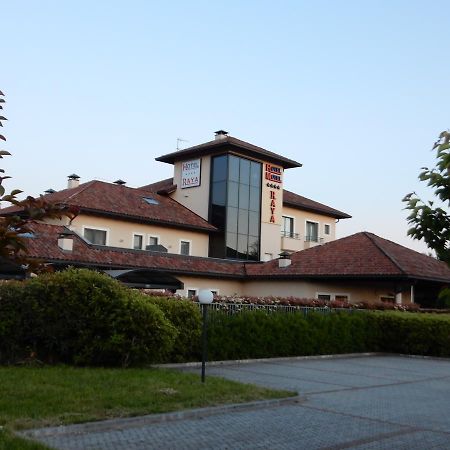Elysium Hotel Raya Mediglia Bagian luar foto