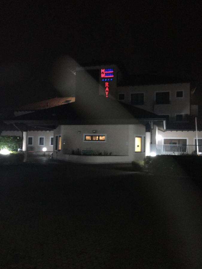 Elysium Hotel Raya Mediglia Bagian luar foto