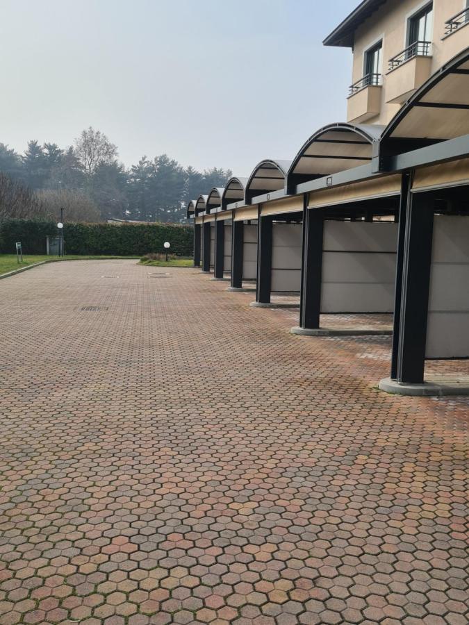 Elysium Hotel Raya Mediglia Bagian luar foto