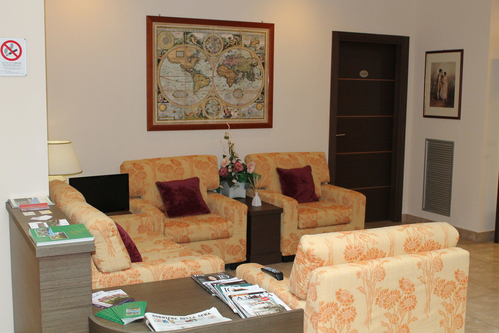 Elysium Hotel Raya Mediglia Bagian luar foto
