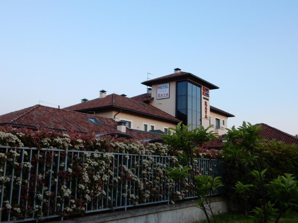 Elysium Hotel Raya Mediglia Bagian luar foto